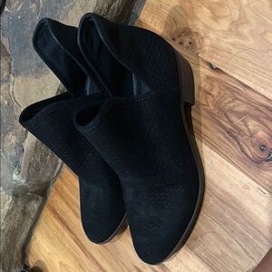 Lucky Brand Black Ankle Booties Sleek Minimalist Design